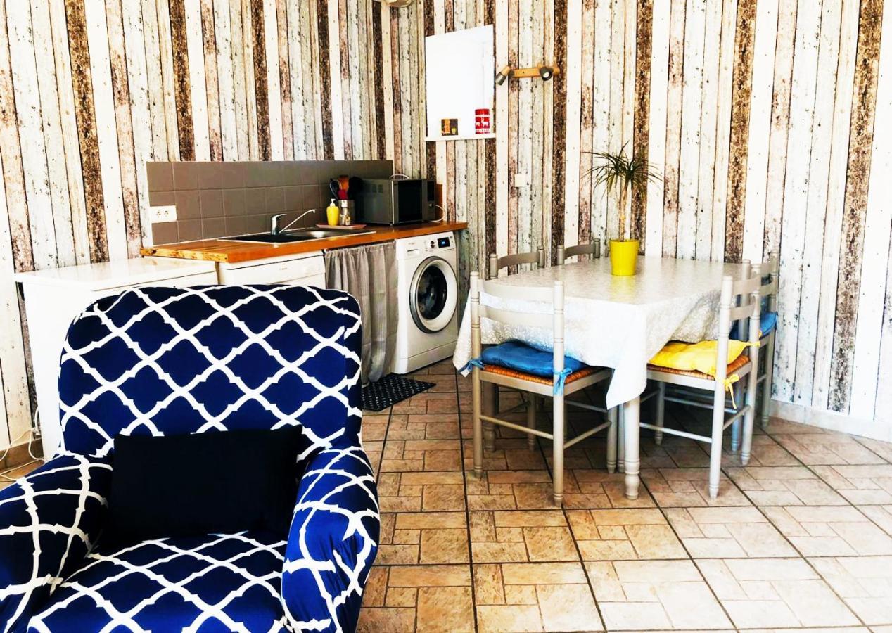Maison De La Besliere Meuble De Tourisme 2 Etoiles Folligny Eksteriør bilde