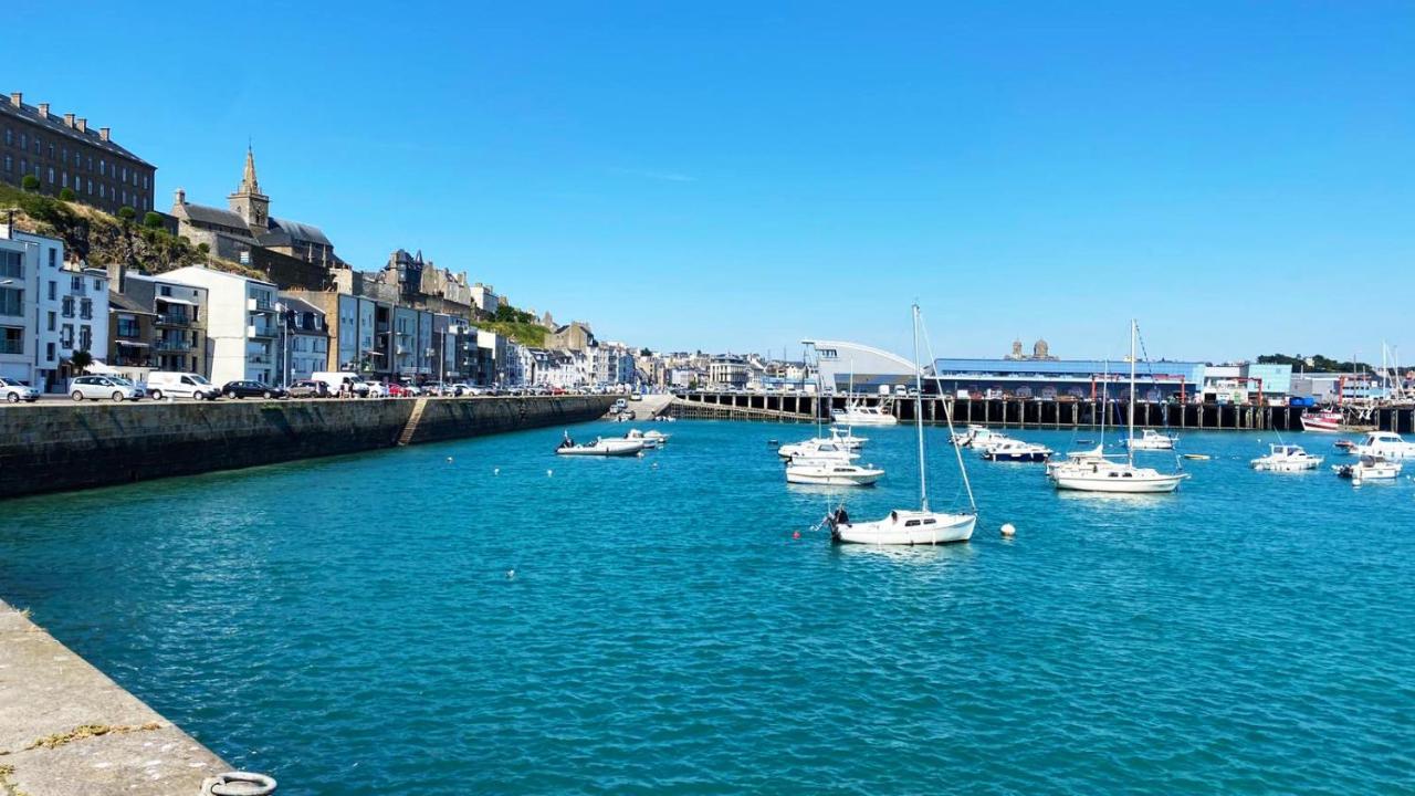 Maison De La Besliere Meuble De Tourisme 2 Etoiles Folligny Eksteriør bilde